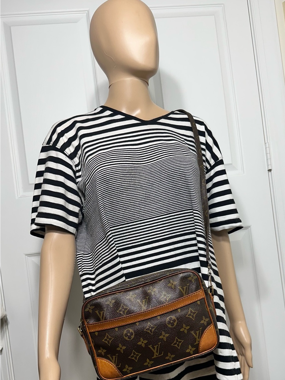 Louis Vuitton Crossbody Bag - Picture 7 of 10